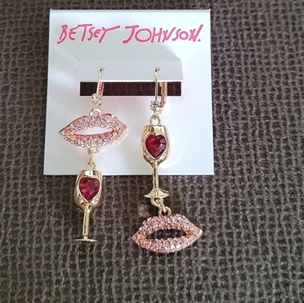 Betsey Johnson Wine Glass🍷 and Lips💋 Drop Earrings